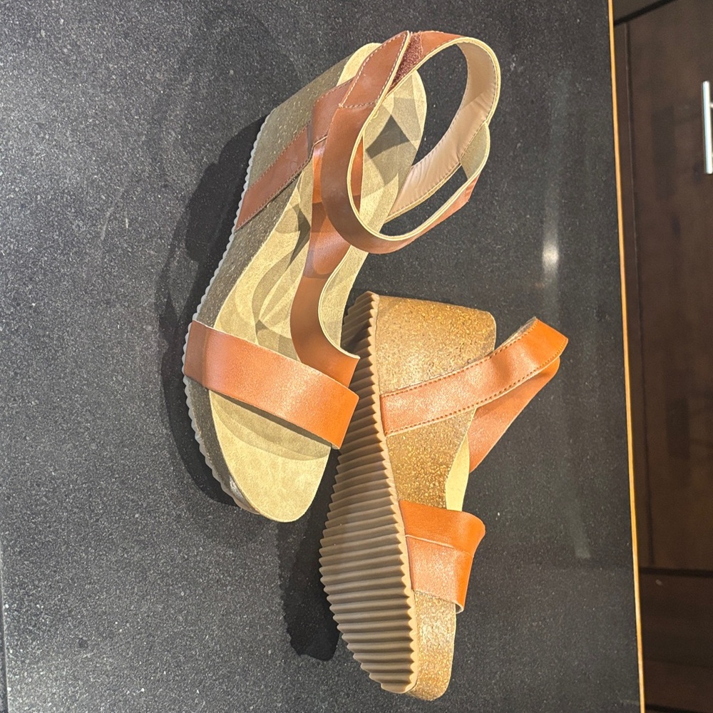 Elegant Tan Wedge Sandals